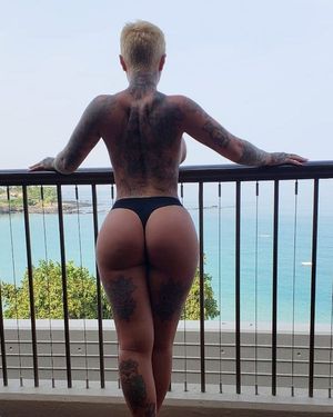 Big tittie juice booty curvy gal