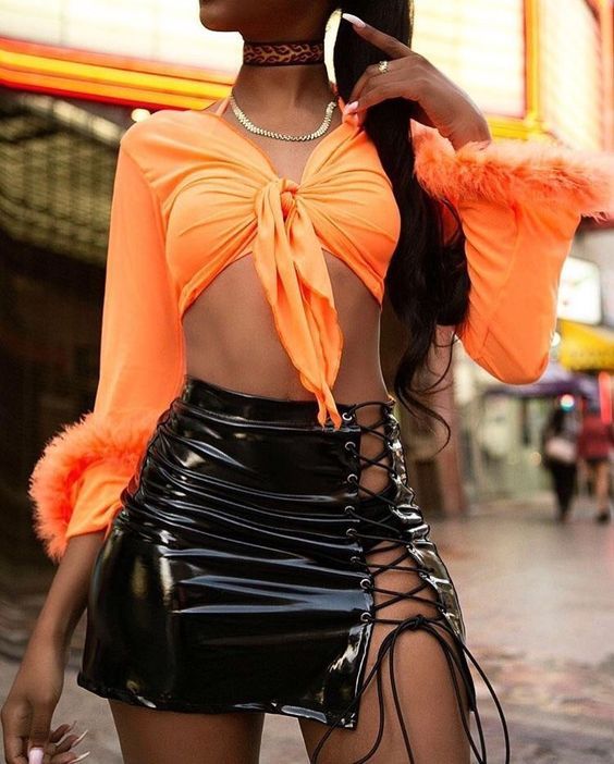 I'd wear this skirt with no panties ;)