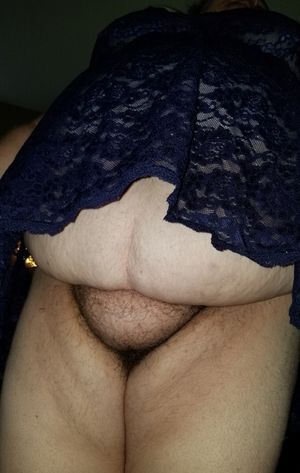 BBW close up on hairy pussy and beautiful belly