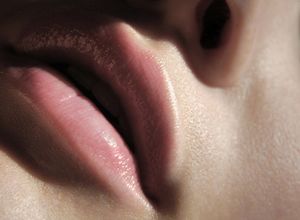 who wouldn't want to cum on those lips?!