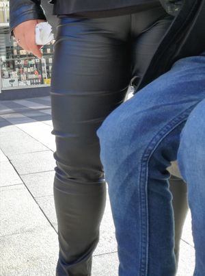 Shiny pants cameltoe
