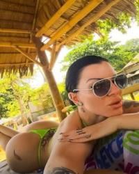 Selfie hot amatoriale della stupenda pornostar Amandha Fox durante le sue vacanze