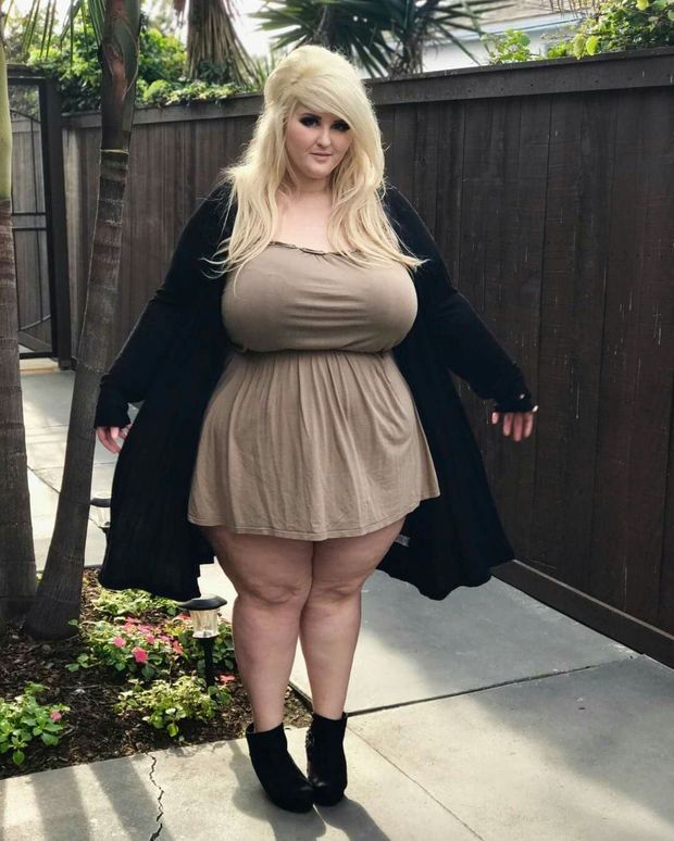 Huge tits blonde fatty amateur