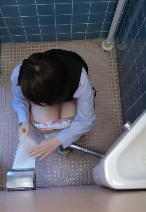 toilet voyeur