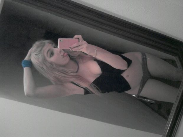 teen selfie