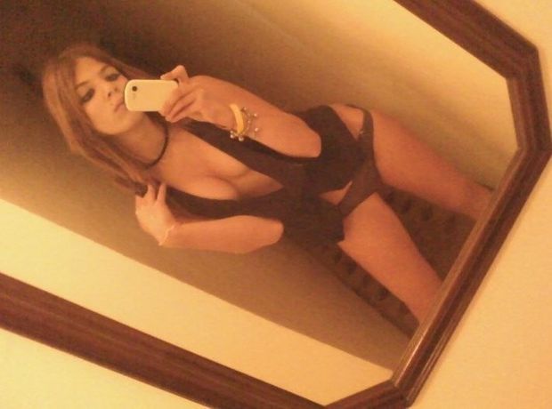 mirror selfie teen non nude