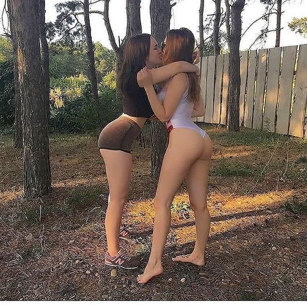 Teen Lesbians