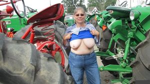 You bid, I'll distract the auctioneer