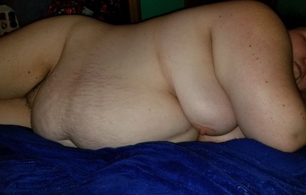 BBW nude in bed