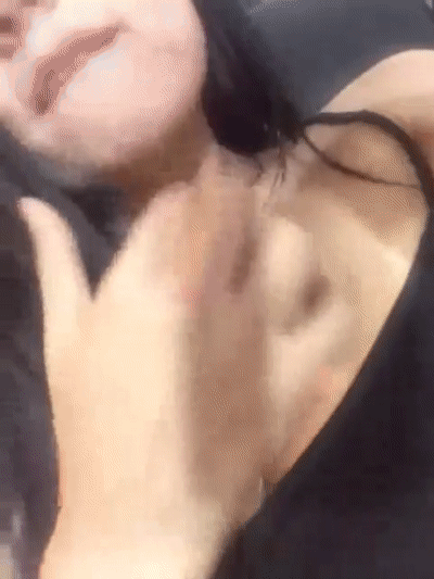 increible puta caliente con su coño humedo