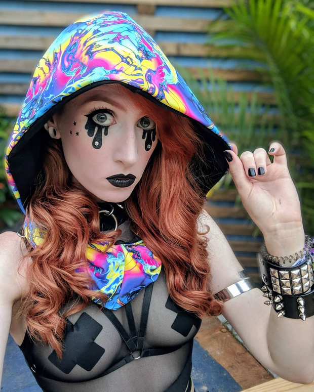 festival slut redhead