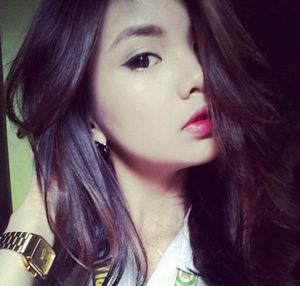 Stunning Philippines Sexy Babe With Red Lips