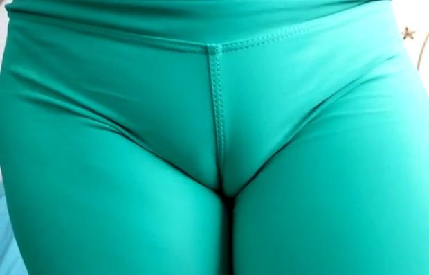 Arya’s fat cameltoe