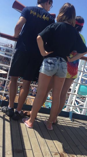 Wish to grind on her so bad