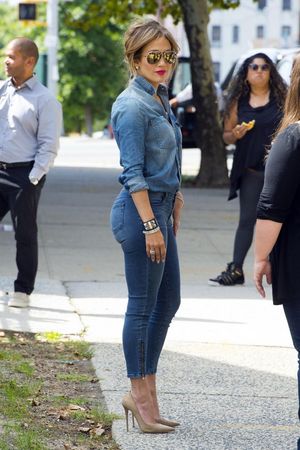 Jennifer Lopez in tight jeans