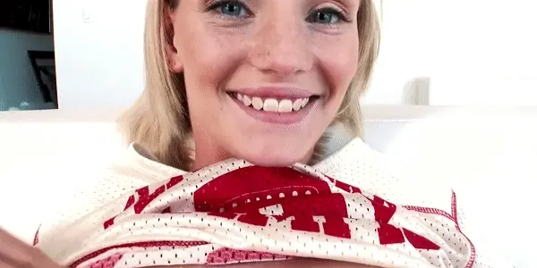 Cute teen Sammie kiss