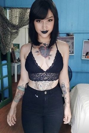 Sexy tattooed brunette, name please