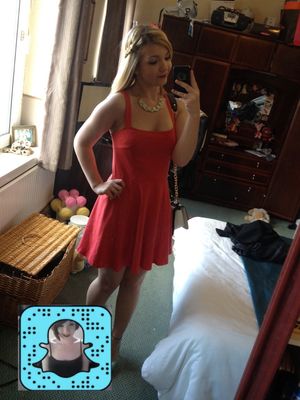 Jessica w/ no top on her head game’s strong.