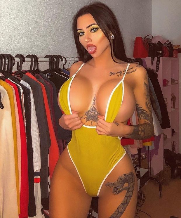 Perfect body of bimbo Jasmine Genocide with hips of gold