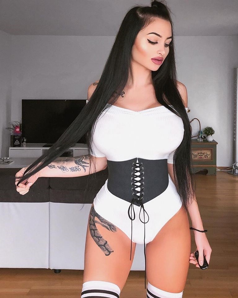 Jasmine Genocide is a hot skank in a corset clopthes alternatív modell kanyargós nykole test nem meztelen nők a ruhákban - SGB curvv