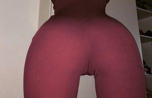 Sophisticated Wyman Has Giant Hips As The Greater Trochanter Extends Far & Wide - SGBb