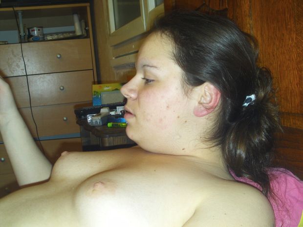 ludivine la salope seins a l air