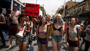 Sluts in a row dumma feminister visa sina sexiga social justice warriors gerber kroppar offentliga dumb sjws sociala rättvisa krigare - SGB