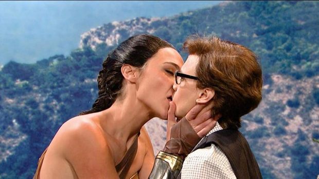 Gal Gadot Lesbo Kiss With Kate McKinnon on ‘Saturday Night Live’