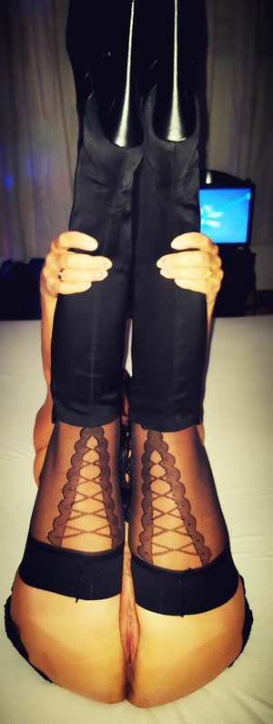 She likes to show her pierced pussy tot me