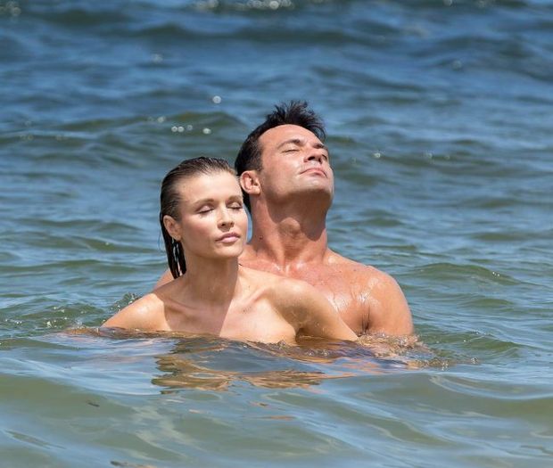 Joanna Krupa Sex in The Sea – Paparazzi Pics !