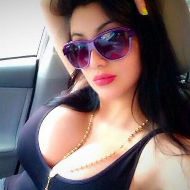 Kathy Yeo is a babe with her cleavage out like a rose harden modelo latin perdedor falla en la vida cambell con grandes tetas latinas - SGB