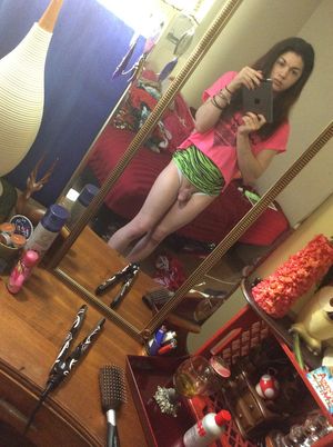 Sexy Amateur Shemale Loves Selfies