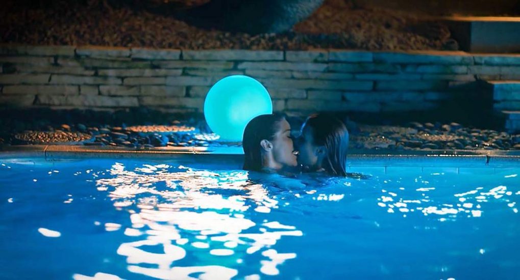 Janet Montgomery & Emma Roberts Lesbian Kiss from ‘In a Relationship’