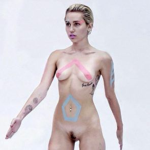 Miley Cyrus Naked Pics – Paper and Plastic Photo Shootings !