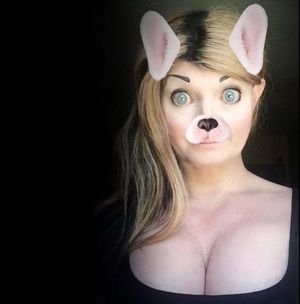 Jamie L does that dumb bimbo thing of putting a filler over.... wait, wtf are those things called? I think I have brain cancer. Let me know