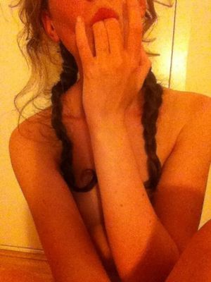 Wanna pull my braids f