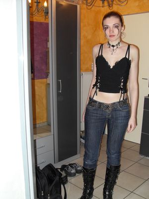 Akascha german webslut posing