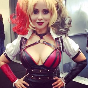 Harley Quinn Cosplay by Heinrichina Von Schellendorf as a sexy white mama muta feminam magnus - SGB milff