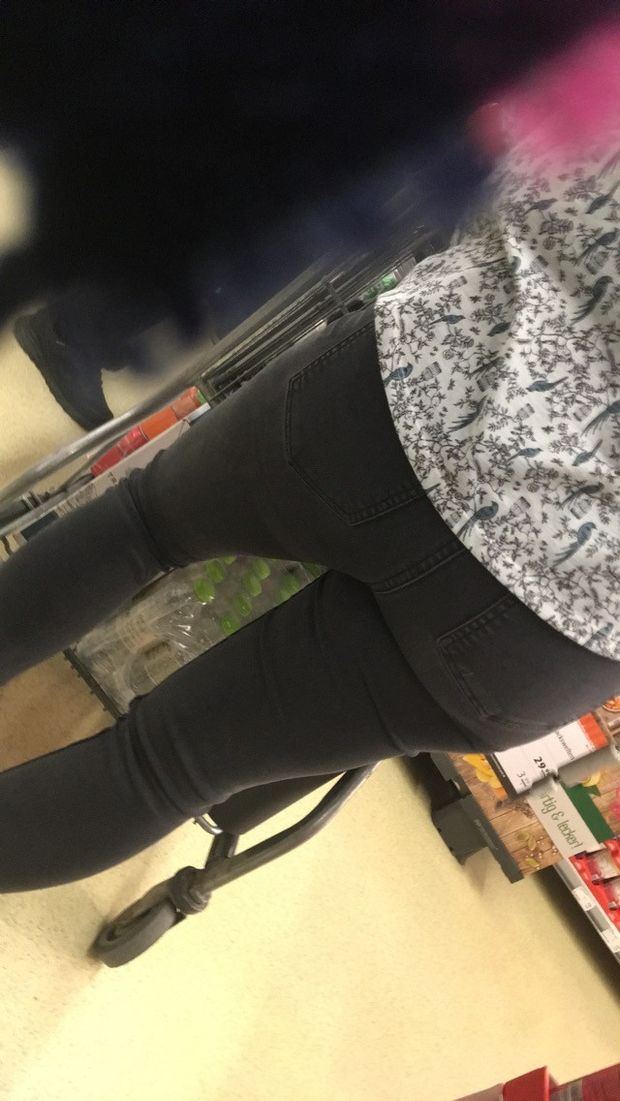Amazing moms ass