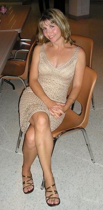MILF Next Door with Amazing Smile (Sitting)