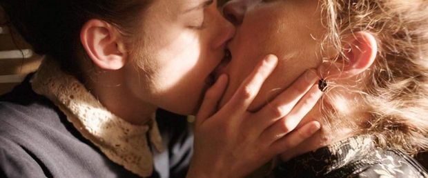 Kristen Stewart & Chloe Sevigny Lesbian Scene from ‘Lizzie’
