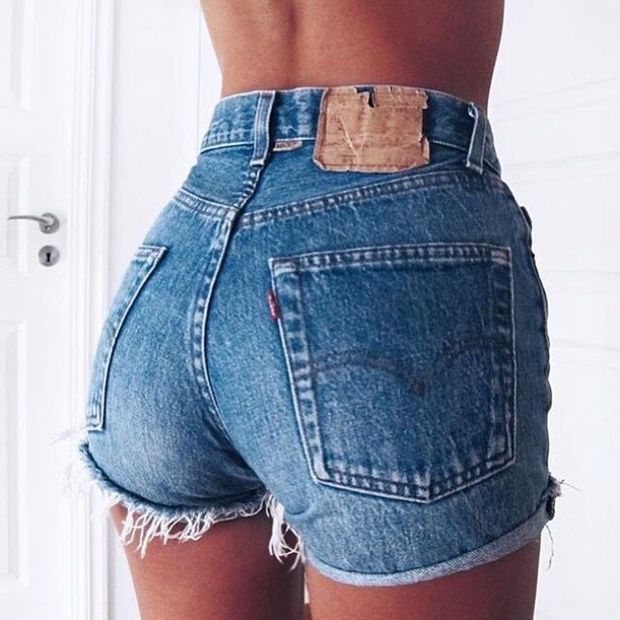 Cutoff shorts on ass