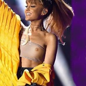 Ariana Grande Nipples Poking – Small & Juicy Boobs!