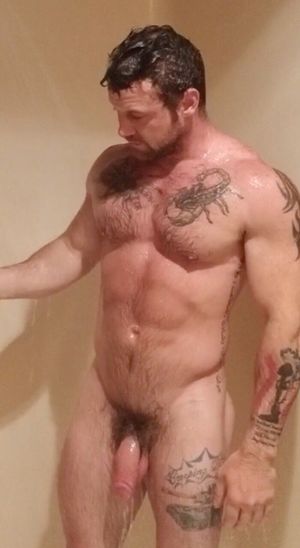 Sergent Miles in the shower