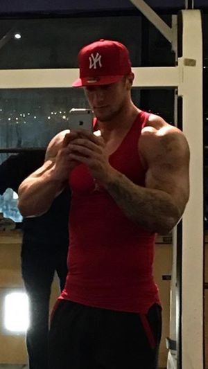 Absolute beast! Would love to see every inch of him!