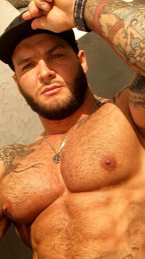 God I want to lick and suck those nips!