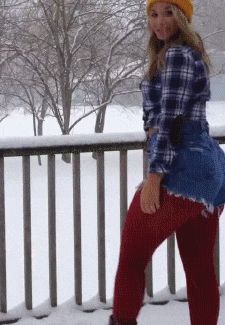 Olivia Jensen phat legs in leggings