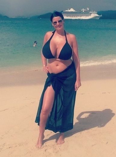 Big Amatuer Tits At The Beach