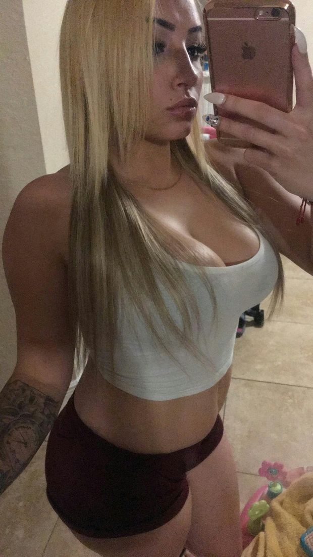 hot thick latina babe taking selfie