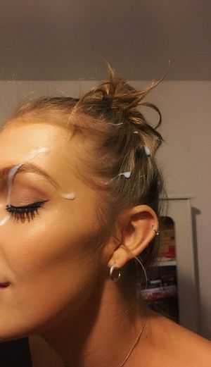 Loirinha princesinha levou leitinho na cara